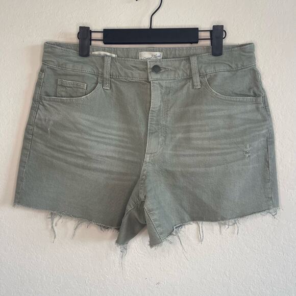 Universal Thread Sage Green Vintage Midi Cut Off Denim Shorts - Women’s 10/30 - Picture 1 of 3